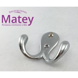 PERCHERO DOBLE DE GOTA EN COLOR CROMO.